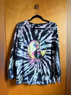 Love Sick Tie Dye Sweatshirt Size 2 (M/L) | Yin Yang Graphic Pullover